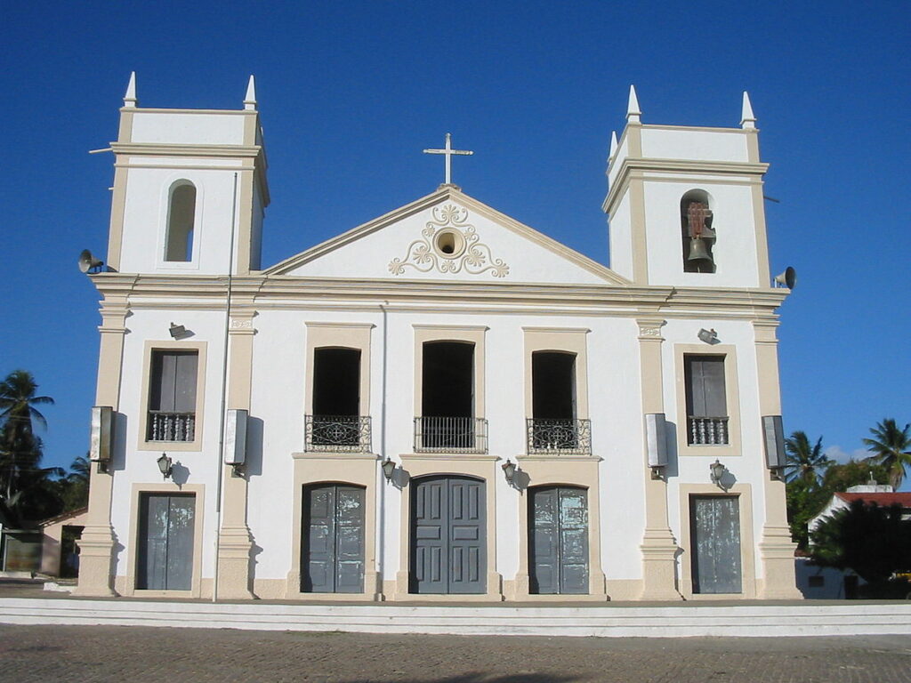 Photograph, from the front of the building, of the Cathedral Nísia Floresta in Rio Grande do Norte.